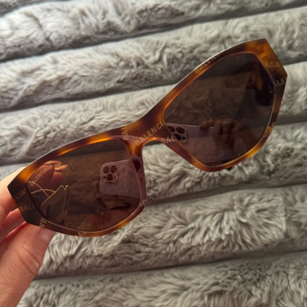 Balenciaga‎ Cat-Eye Sunglasses – Tortoiseshell Logo Frame - Picture 11 of 12